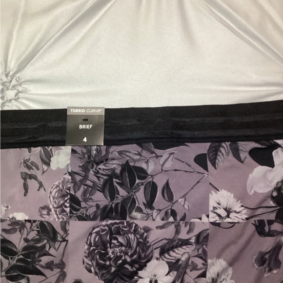 NWT - Torrid Second Skin Brief - Black & Grey Flower Pattern - Size 4! - Picture 4 of 4